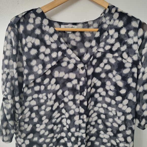 Women's Quintessential Black & Grey Roll Tab Sleeve Sheer Blouse Size Medium - Picture 4 of 13
